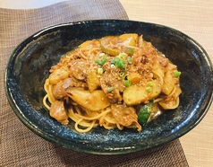 砂肝コンフィと茄子の京みそボロネーゼパスタ