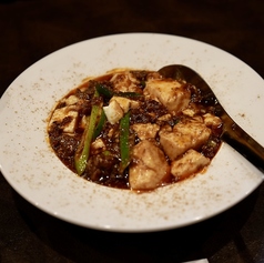 タレやスパイスから手作りの本気メシを950円で！