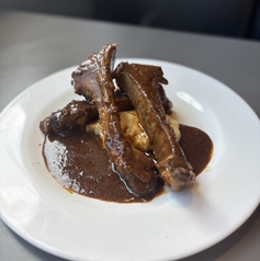 名物　スペアリブの煮込み　バーベキューソース