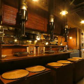 おひとり様でも気軽にご利用いただけるカウンター席で、お仕事帰りのお食事やサク飲みにも◎ 気取らない雰囲気は、カジュアルなデートでのご利用などにもオススメです！