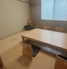 掘りごたつ席は仕切りを調整して、最大約16名様までご利用いただけます。ご法要やご宴会、ご親族のお集まりなど、大人数でのお食事にも対応いたします。