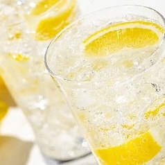 レモンサワー、グレープフルーツサワーが破格の200円！