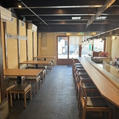 宮澤の鉄板を囲み、店内の一体感を感じながら本場広島の味をお楽しみください。