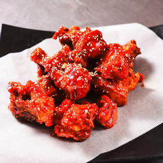 やみつき◎甘辛ソースがたまらない！ジューシーな【ヤンニョムチキン】の写真