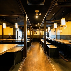 中規模の宴会にも対応可能な個室を用意しております◎扉付き個室になりますので、女子会・合コンでの宴会にもピッタリの空間に早変わりします。各種クーポンでお得に♪飲み放題付きコースは町田No.1のコスパ◎(町田/個室/牛タン/焼き鳥/肉寿司/食べ放題/飲み放題/デート/20時以降/記念日/接待/宴会)