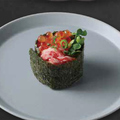 料理メニュー写真&nbsp;ユッケとイクラの軍艦 (1巻)
