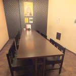最大12名様の宴会可能なテーブル個室です。会社帰りに沢山食べて、ゆったりとお過ごしくださいませ。