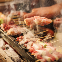 人気の巻き串や自慢の串焼きは豊富な品揃え