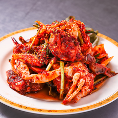 自家製タレが決め手◎国産のカニを使用した濃厚な旨味の【味付けケジャン】の写真