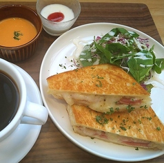 ローストハムとチーズのホットサンド