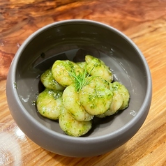 ぷりぷりエビのバジルソース和え Juicy Shrimp with Basil Sauce