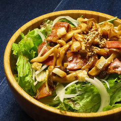 キノコとベーコンのホットサラダ