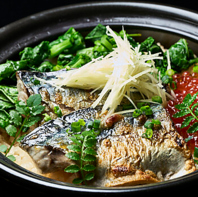 鯖のコクといくらの食感。ふっくら炊き上げる土鍋御飯
