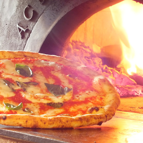本場イタリア帰りのシェフが創る、本格イタリアン♪薪窯で焼き上げるピッツァが絶品！