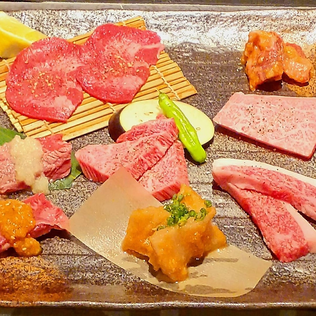 厳選された上質な国産牛は、肉質も柔らかく贅沢な旨みを堪能いただけます。特別な日のお祝いなどに◎