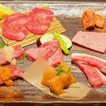 厳選された上質な国産牛は、肉質も柔らかく贅沢な旨みを堪能いただけます。特別な日のお祝いなどに◎