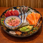 【刺身】厳選魚介は刺身でもお楽しみいただけます！全国から厳選した日本酒と合わせるのもオススメ♪