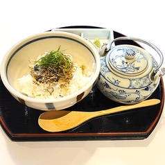 ちりめん彩り出汁茶漬け