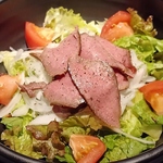 お肉以外にも女性に嬉しい野菜やサラダなどのメニューも豊富です！お肉と一緒にぜひお召上がり下さい