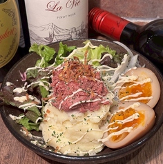 燻製たまごとコンビーフのポテトサラダ