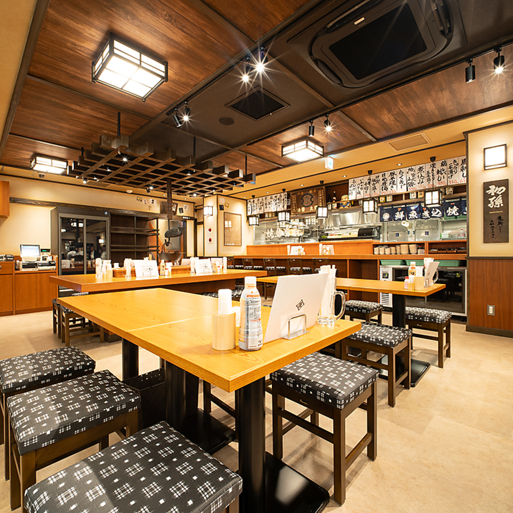 元気で親切な庄やマンが迎えてくれる店内は雰囲気良し♪お一人様のサク飲みも大歓迎です☆