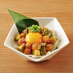 ピリ辛アボカドユッケ