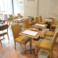 店内のテーブル席は全てお一人様からご予約いただけます。テーブルはつなげることも可能です。大人数の飲み会や宴会・仲間内の集まりにもご利用いただけますので、お気軽にご相談ください。