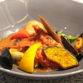 【選べるメインのランチ】九州各地の旬の食材を使った魚料理や肉料理まで、お好きなメイン料理が選べるコースをランチにご用意。ランチは嬉しいセミブッフェ付き。会社宴会やデート・家族・友人との食事会はもちろん、旅行やビジネスでご宿泊のお客様にもご満足いただける内容です。