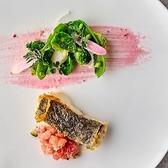 【おすすめポイント（３）：魚料理】豊洲市場直送の魚介を使用。その日入荷する新鮮な魚介を、素材を生かした調理法でご提供いたします。