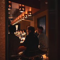 温かい光と蝋燭が灯る非日常空間◎