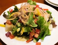 自家製ドレッシングのサラダ