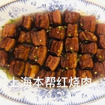 じっくりと煮込まれた豚肉は、柔らかくジューシー。香辛料が効いて、深い味わいが楽しめる一品です。