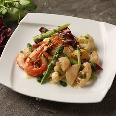 北海道産帆立と赤海老、冬野菜のペペロンチーノ風ソテー