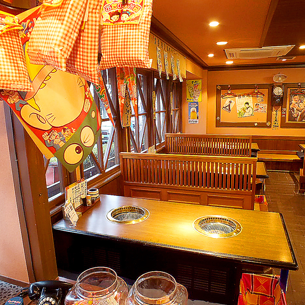 お店に入ると、まるで昭和にタイムスリップしたような雰囲気がお出迎え。懐かしくホッとする心地良さ