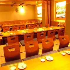 【最大40名様までご利用可能】＜10名以上・20名以上・30名以上用途に応じた個室有＞掘りごたつのお座敷をはじめ、人数や用途に合わせたお席をご用意可能です。新年会をはじめ、各種会社宴会や、同窓会、二次会など様々なシーンにご利用いただけます。