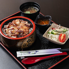 鰻以外にも多彩なランチメニューでお腹も心も満たします