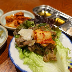 薬味や包み野菜で味変しながら♪【黒毛和牛のプルコギ】の写真