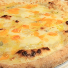 クワトロフォルマッジオ　～4種のチーズピッツァ～