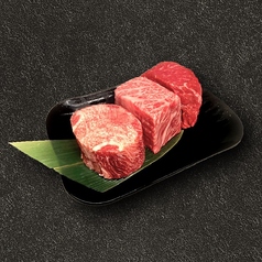 人気！肉の旨味を存分に楽しめるぶ厚い3種盛り♪