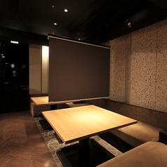 区切られたソファー席。プライベート空間でお過ごしいただけます。サプライズなどもお気軽にお申し付けください。