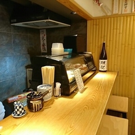 カウンター席8席のみの、大人の空間。