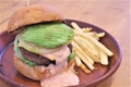 料理メニュー写真&nbsp;アボカドチーズバーガー