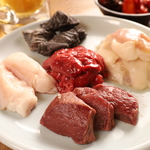 定番の低カロリーなてっちゃんから希少部位まで豊富に取り揃え★丁寧に一つ一つ下処理しております。