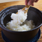 厳選したブランド米を土鍋で炊き上げてます♪