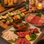 開放感抜群の屋上テラスで炭火BBQが楽しめます♪ランタンが灯る空間は雰囲気◎三宮とは思えない非日常感で、写真映えもバッチリ★グランピング気分を満喫できます!