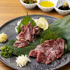 熊本名物　霜降り馬刺し