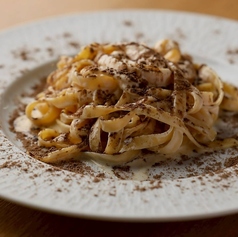 トリュフとチーズのクリームパスタ フェットチーネ