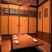 【多彩なお席をご用意】少人数から大人数まで対応可能な個室席をご用意しております◎ プライベートなシーンでも周りを気にせず、ゆったりとお過ごしいただける快適な空間です。女子会や合コン、ママ友会など、さまざまな集まりにおすすめです！大切なひとときを心地よくお楽しみください。