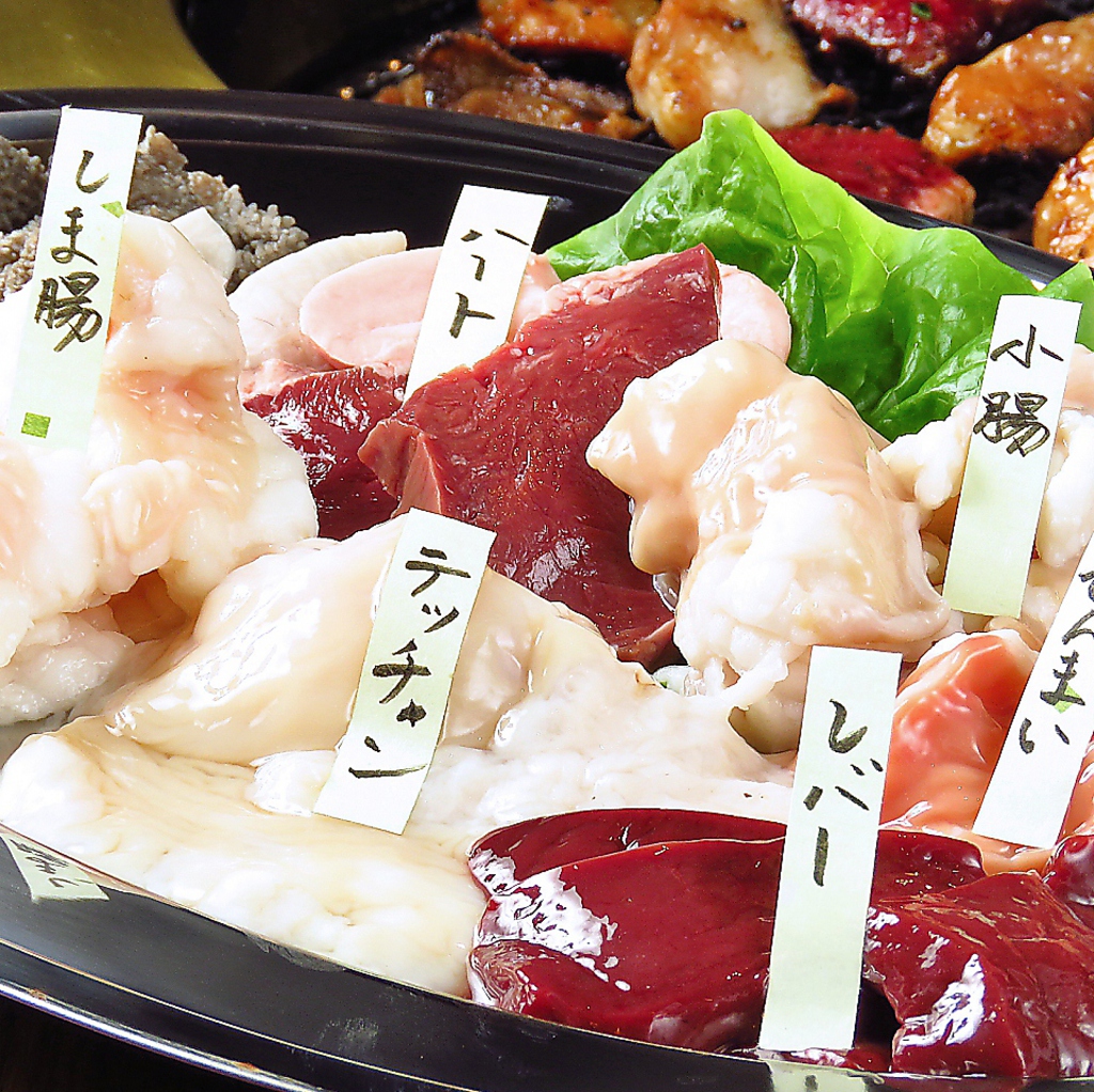 文吾のメニューは、ホルモン～サイドメニューまで種類豊富！迷ったら「お任せホルモンメガ盛り」で!!