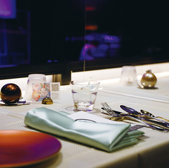 毎日お昼からピアノ（スタインウェイD-274）の生演奏を実施しております。